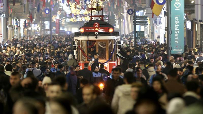 TÜİK dönemsel nüfus verilerini ilk kez açıkladı: Türkiye’nin nüfusu 6 ayda 160 bin arttı