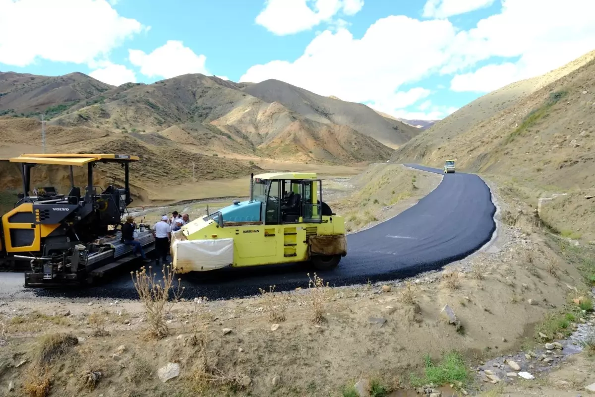 Ağrı’da Köy Yolu Asfaltlandı