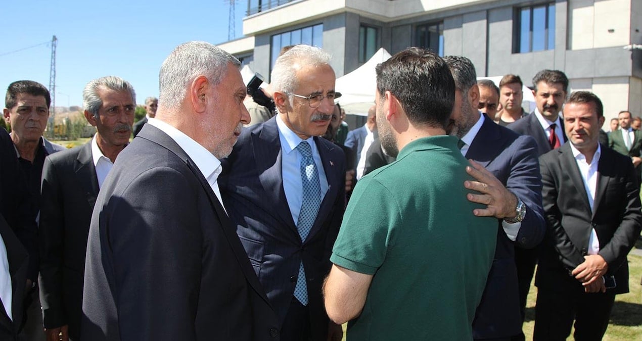 Bakan’dan açılış sonrası “özel” ziyaret: İhale dostluğu masada pekişti