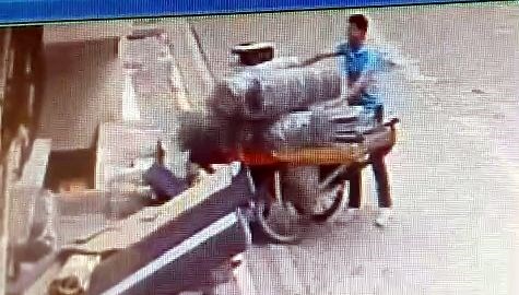 Esenyurt’ta el arabalı hırsız