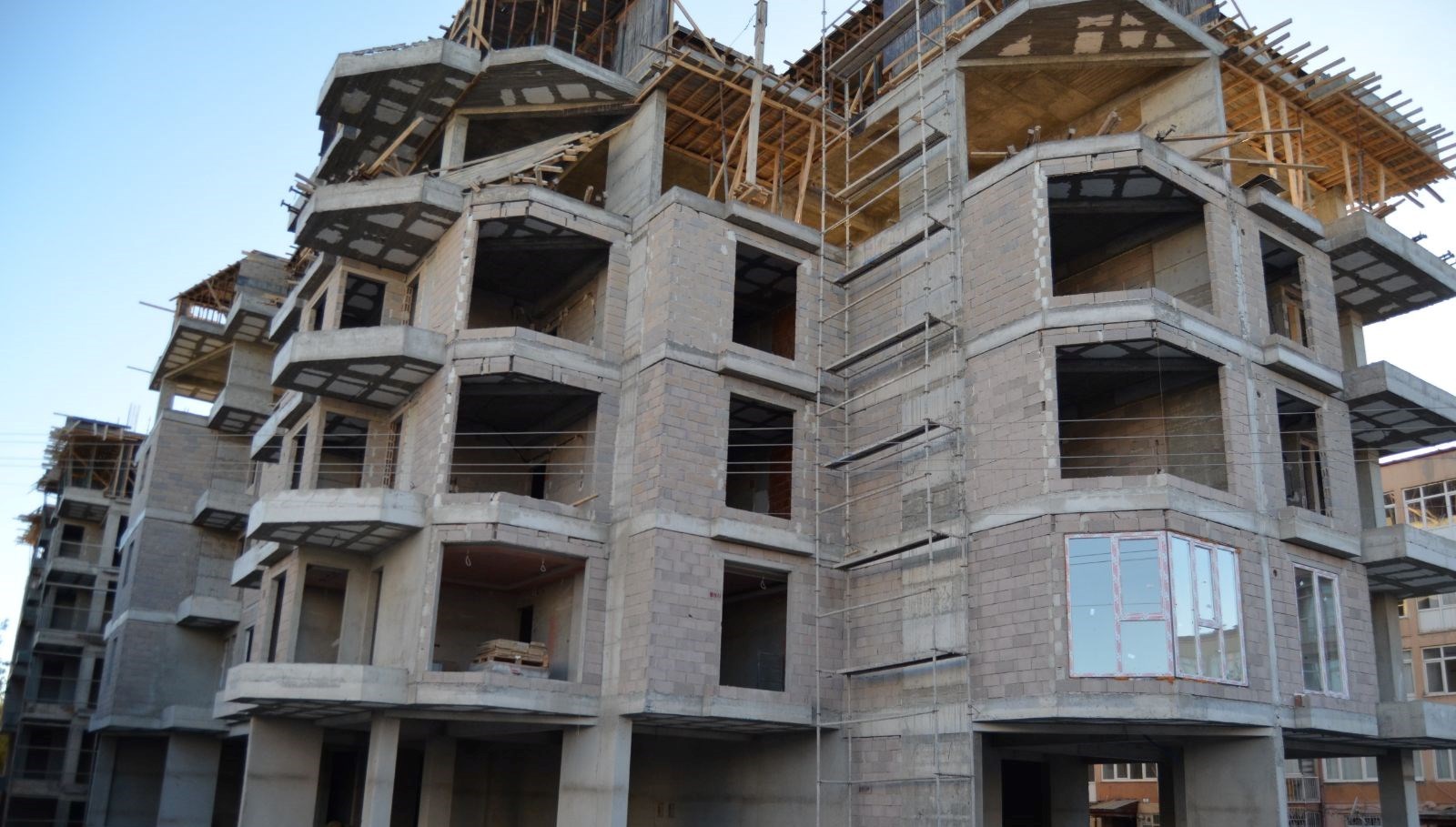 İnşaattan düşen işçi hayatını kaybetti