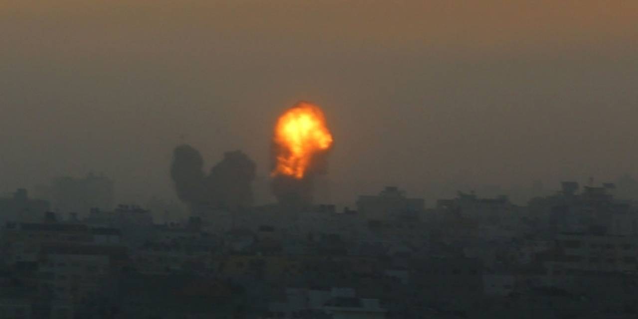 İsrail’e ait savaş uçakları Humus’u vurdu