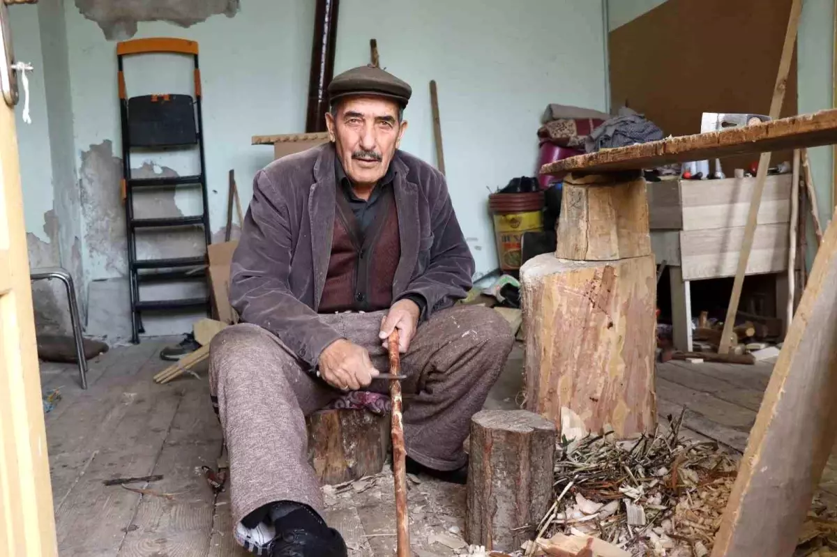 79 Yaşındaki Adamın Tahta İle Hayat Mücadelesi