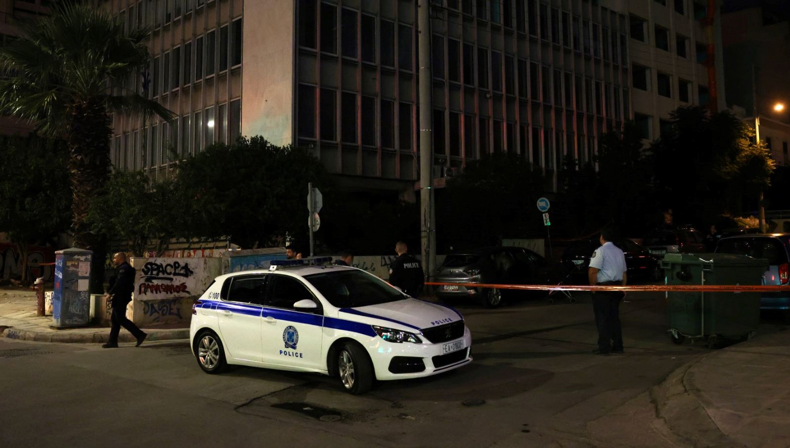 atinada bakanlik binasina piknik tuplu saldiri J7QxHNQc.jpg