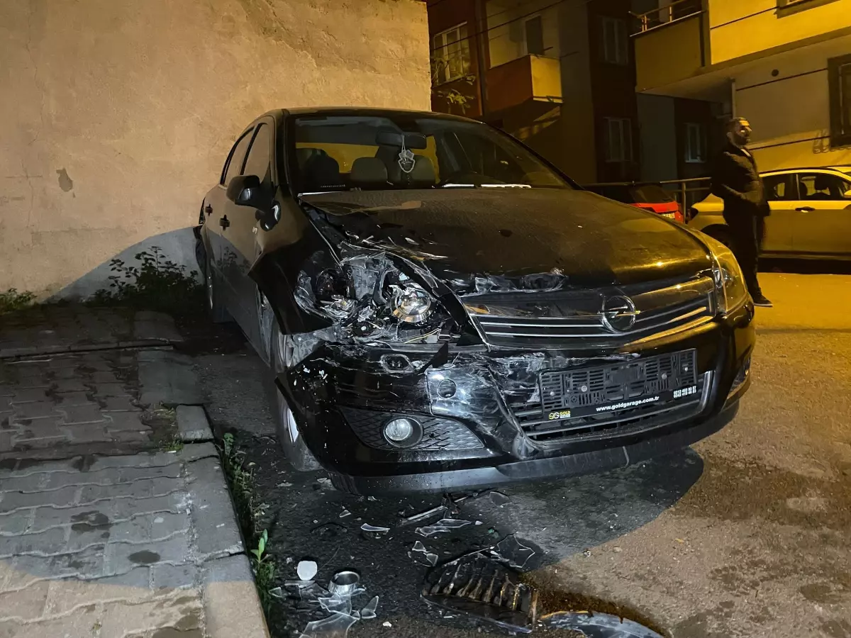 Eyüpsultan’da Direksiyon Kontrolü Kaybı: 8 Araca Çarpıp Kaçtı