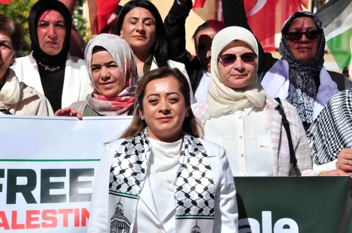 Kars’ta AK Parti Kadın Kolları’ndan “Gazze için sessiz çığlık”