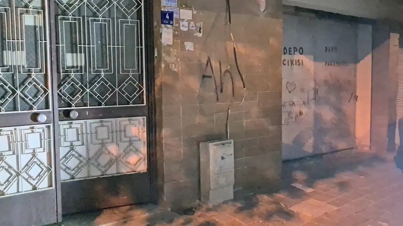 7 yaşındaki çocuk, sokakta oynarken elektrik akımına kapıldı