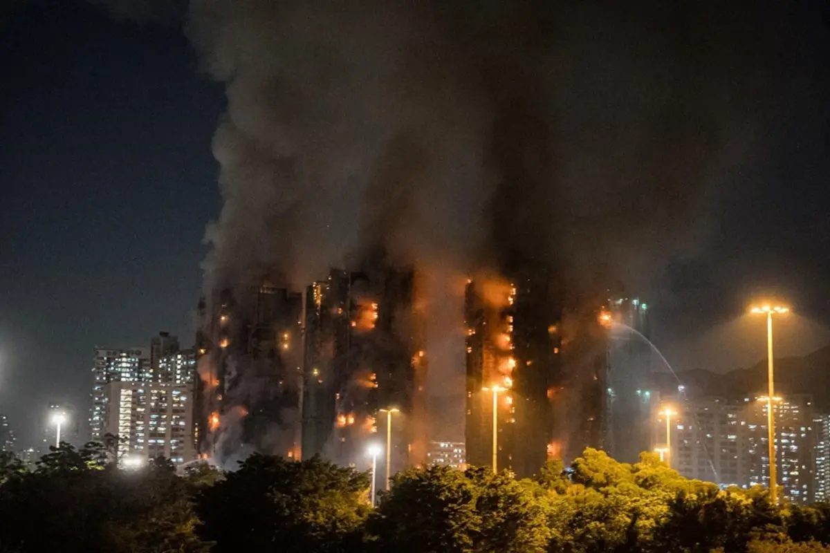 Hong Kong’daki yangın faciasından gelen görüntüler korkunç