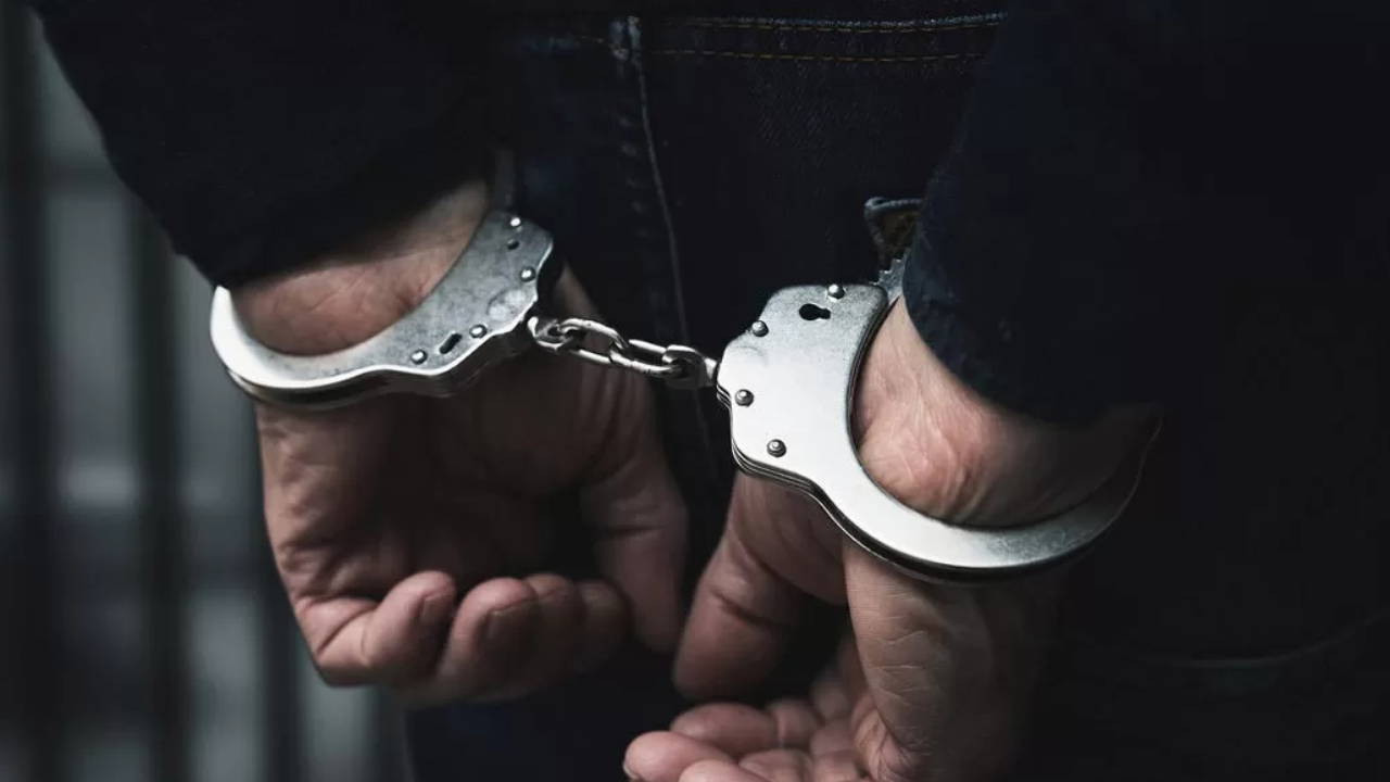 Iğdır Adliyesi’ndeki “rüşvet” ve “nüfuz ticareti” soruşturmasında “ev hapsi” verilen avukat savcılığın itirazı üzerine tutuklandı