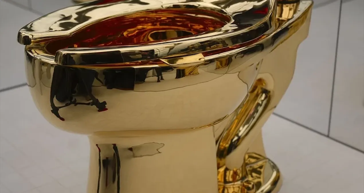 İtalyan sanatçının “America” altın klozeti açık artırmaya çıkıyor