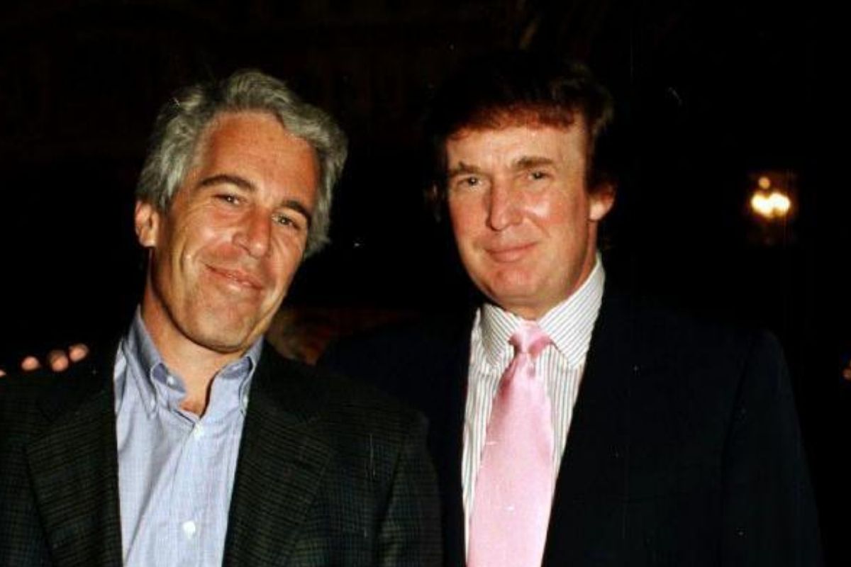 Kız çocuklarına cinsel istismarla suçlanan Epstein’in e-postalarında, Donald Trump’ın Epstein’in evinde bir mağdurla vakit geçirdiği ileri sürüldü