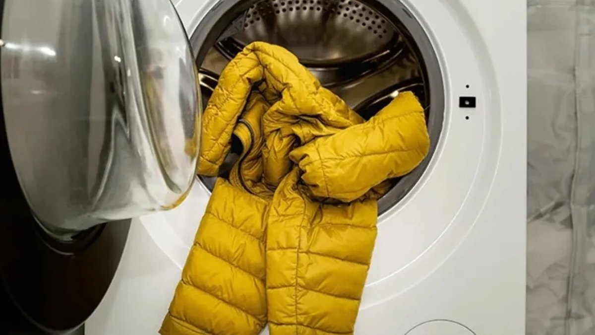 Kuş tüyü montu ilk günkü gibi yapan taktik: Tek malzeme yetiyor