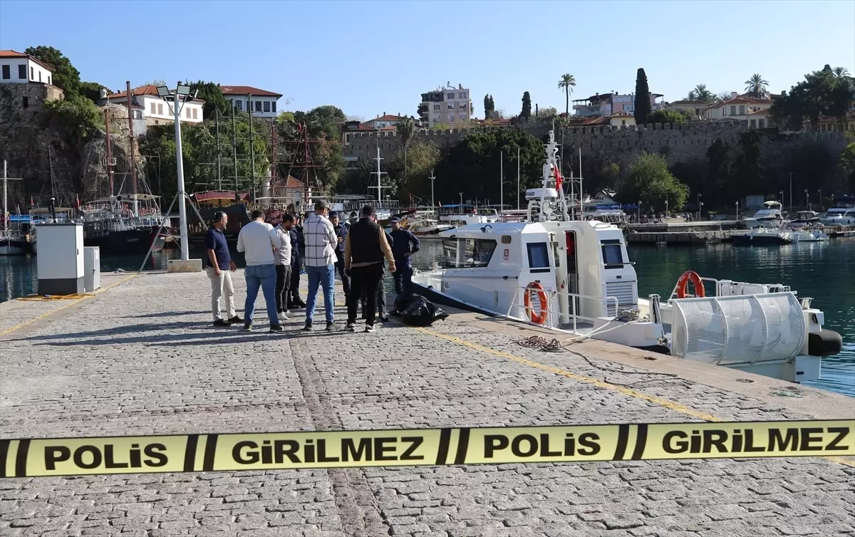 Muratpaşa’da Denizde Kadın Cesedi Bulundu