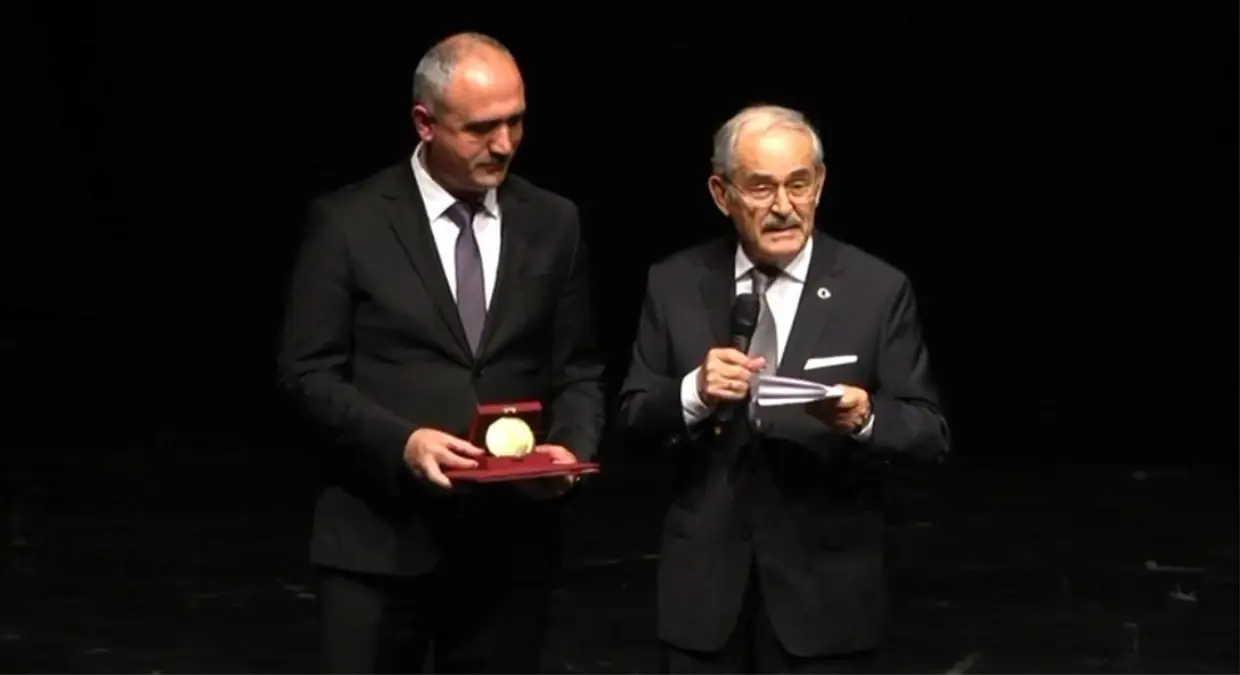 Eskişehir Büyükşehir Belediyesi’nin eski başkanı Büyükerşen aktif siyaseti bıraktı