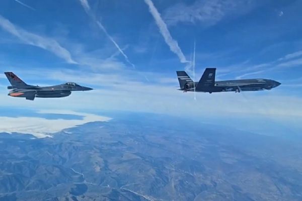 F-16’larla uçan KIZILELMA’dan tarihi başarı! Dünyada bunu yapan ilk ülke Türkiye oldu