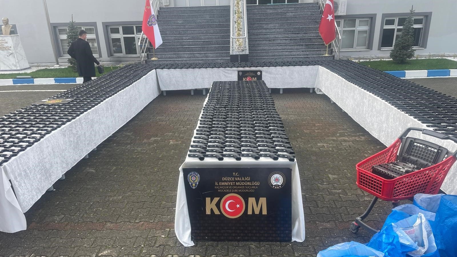 İki yıl boyunca adım adım takip edildiler. Yolcu otobüsünü cephaneliğe çevirmişler