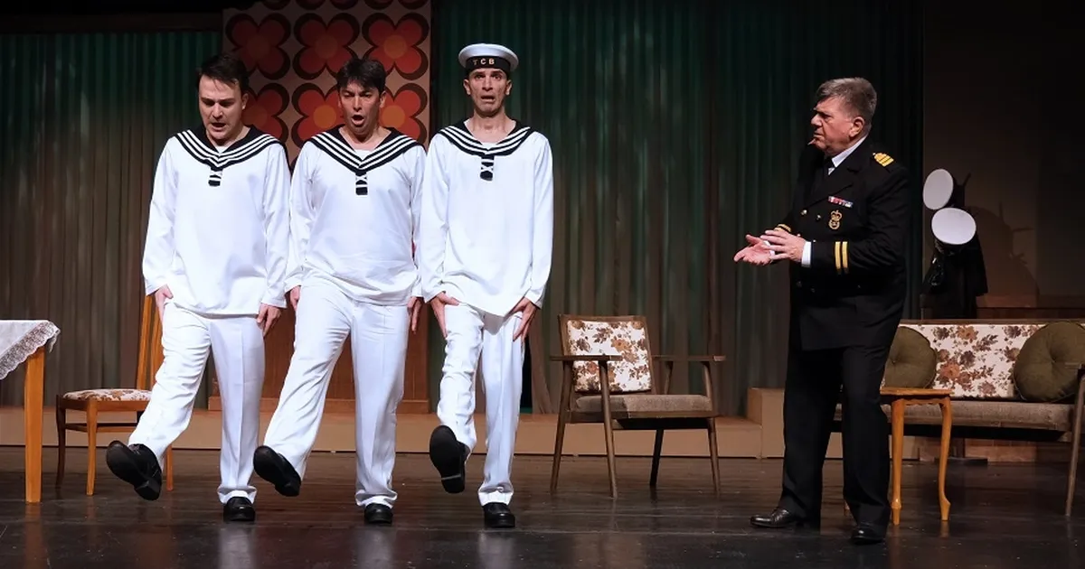 Kimlik karmaşası kahkahaya dönüştü… Bursa’da ‘Süt Kardeşler’ güldürdü