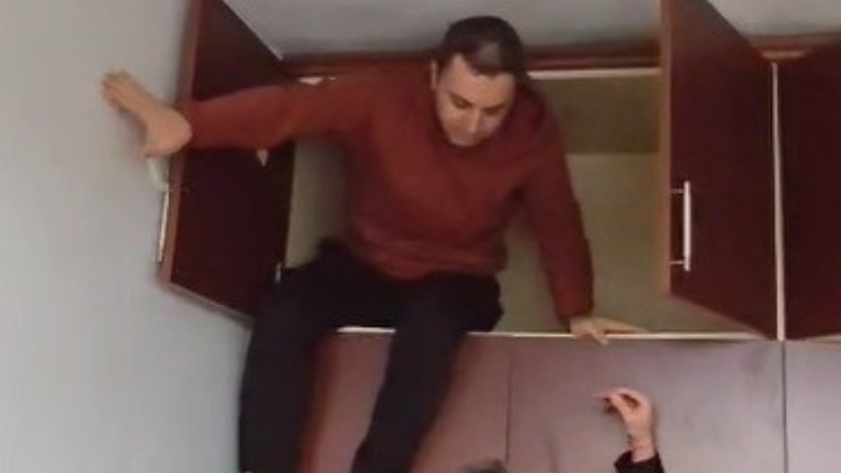 Konya’da aranan şahıs gardroptan çıktı