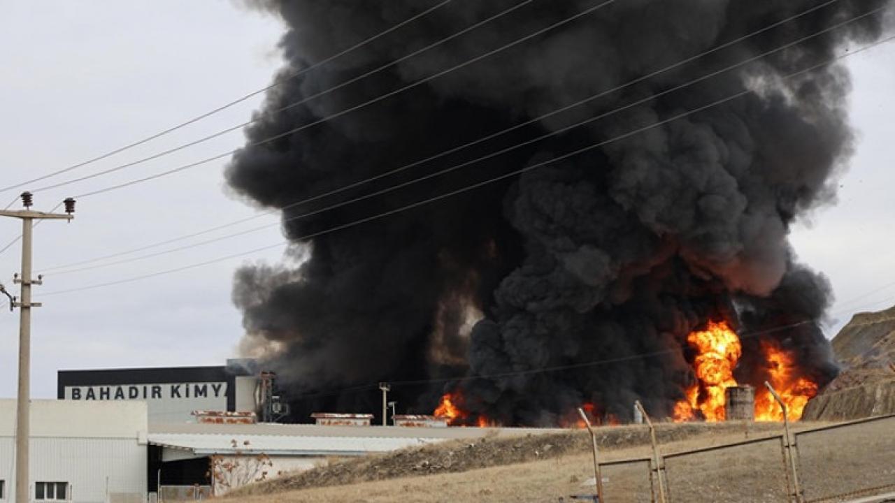 Son Dakika: Kırıkkale’de kimya fabrikasında yangın!