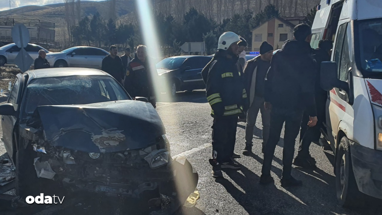 Yozgat’ta otomobil ile hafriyat kamyonu çarpıştı: 5 kişi yaralandı