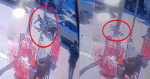 otomobilin-altinda-kalan-cocuk-10-metre-suruklendi-gyBGCqrs