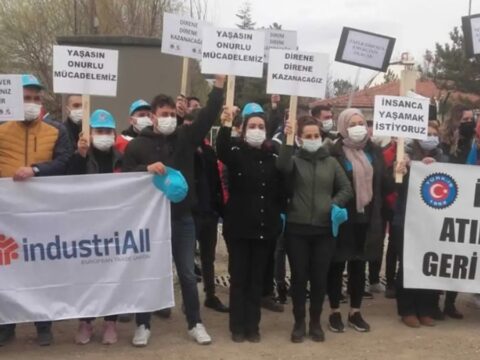 Halka acildi isci feryat etti YTMzRTIn