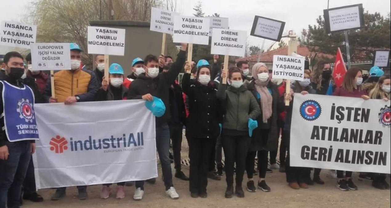 Halka acildi isci feryat etti YTMzRTIn